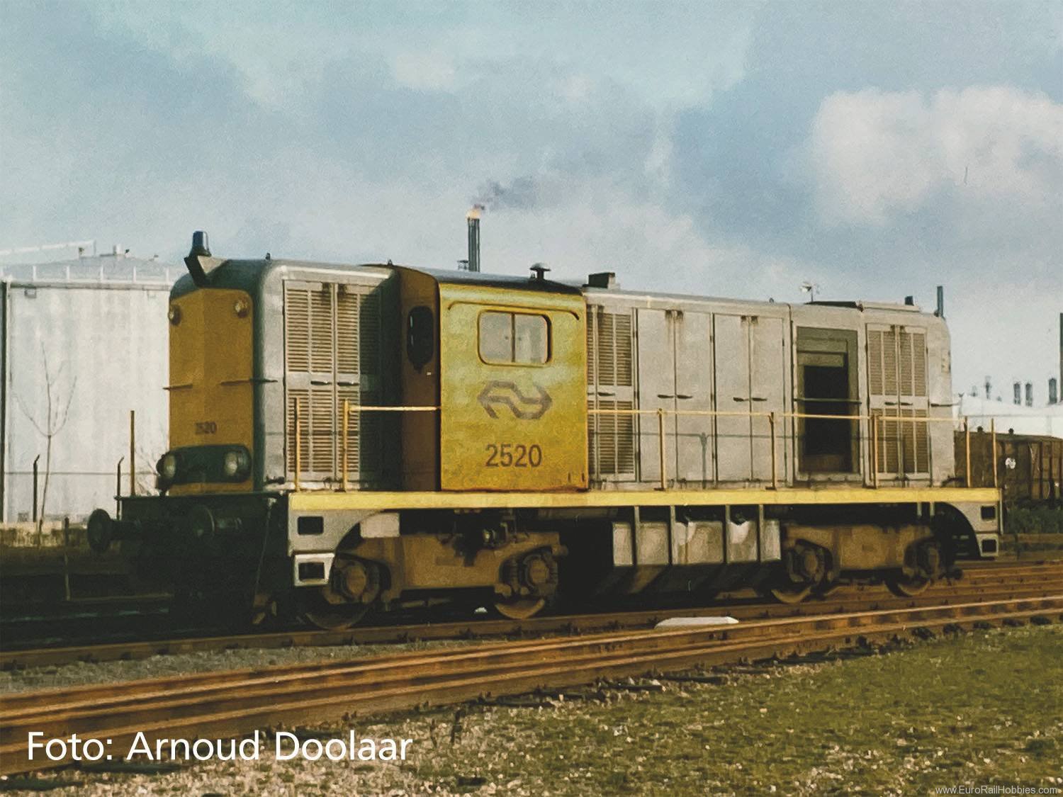 Piko 40430 N-NS 2400 Gray Yellow Diesel Locomotive