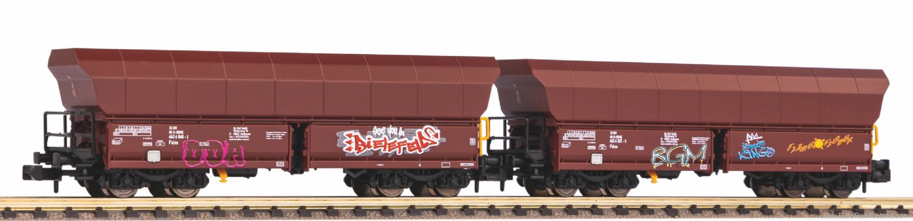 Piko 40716 N Set of 2 bulk goods wagons Falns with graff