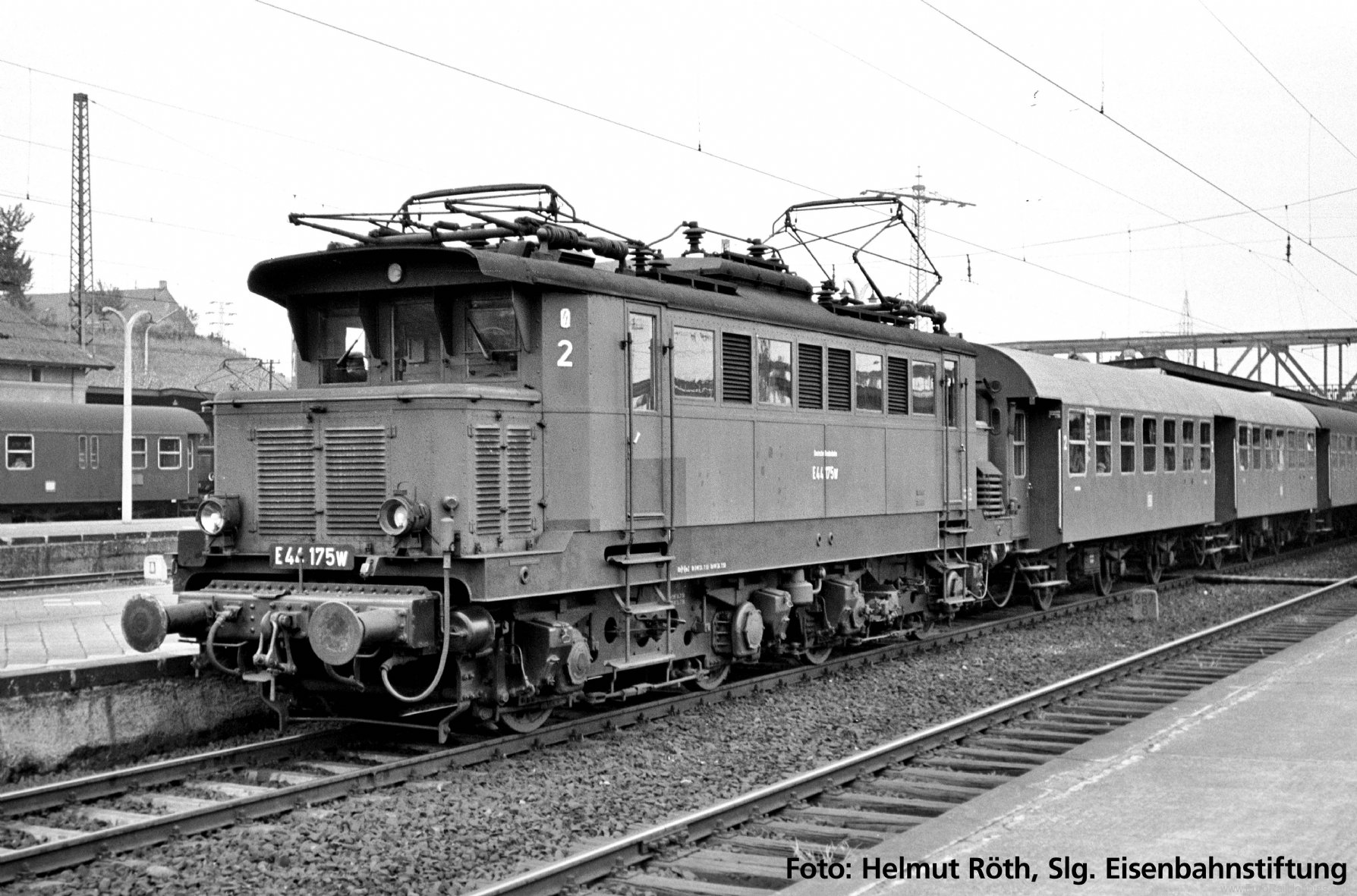 Piko 51191 DB BR E44 W Electric Locomotive w/Sound