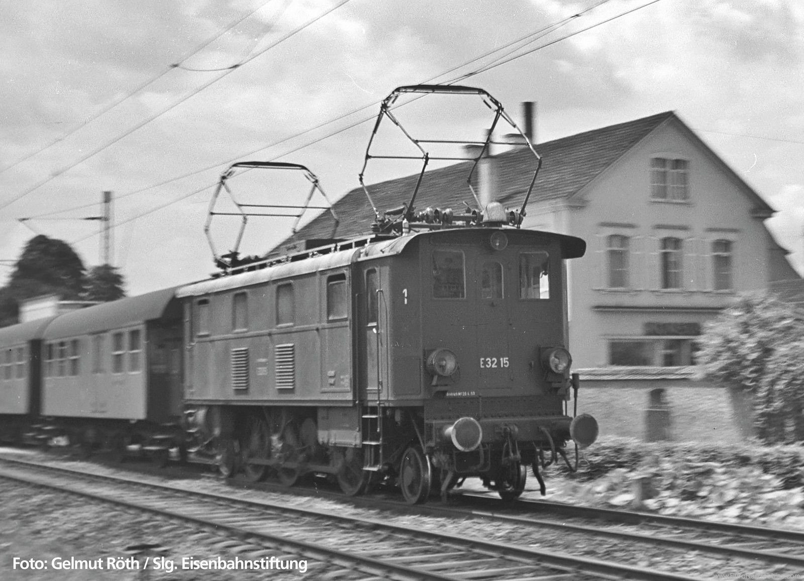 Piko 51417 Electric Locomotive E 32 16 DB III (DC Piko E