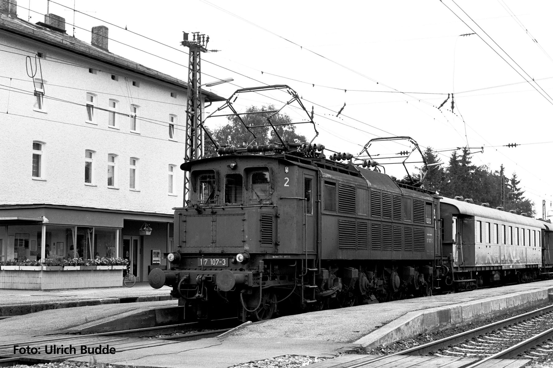 Piko 51497 DB BR 117 Electric Loocmotive
