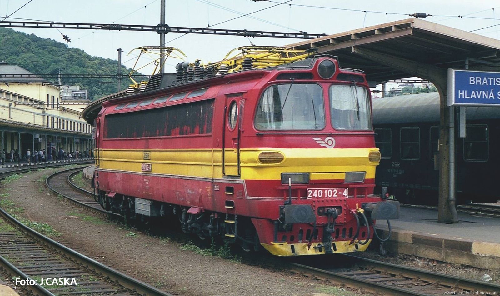 Piko 51952 Electric Locomotive BR 240 Slovakia V AC vers
