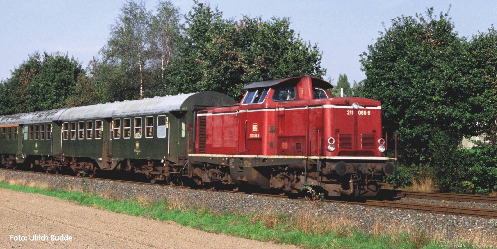 Piko 52323 Diesel Locomotive BR 211 DB IV AC version, in