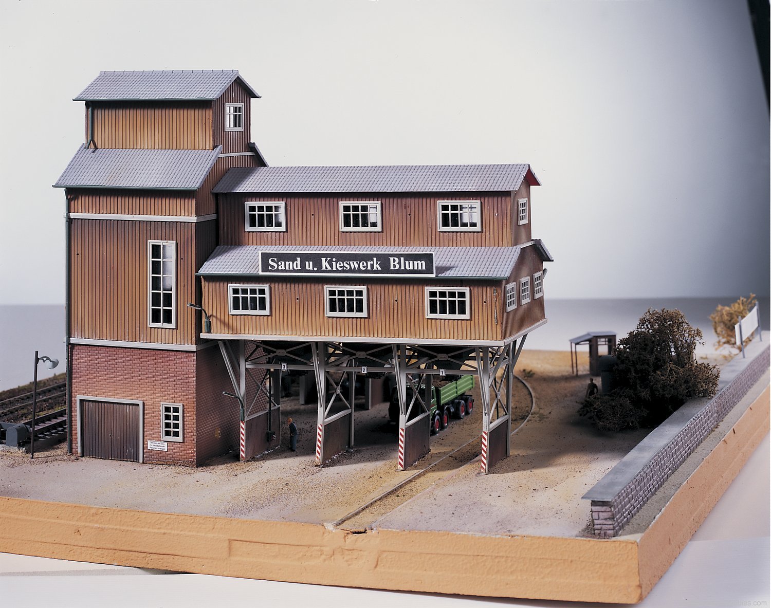 Piko 61123 Sand Works Loading Bridge