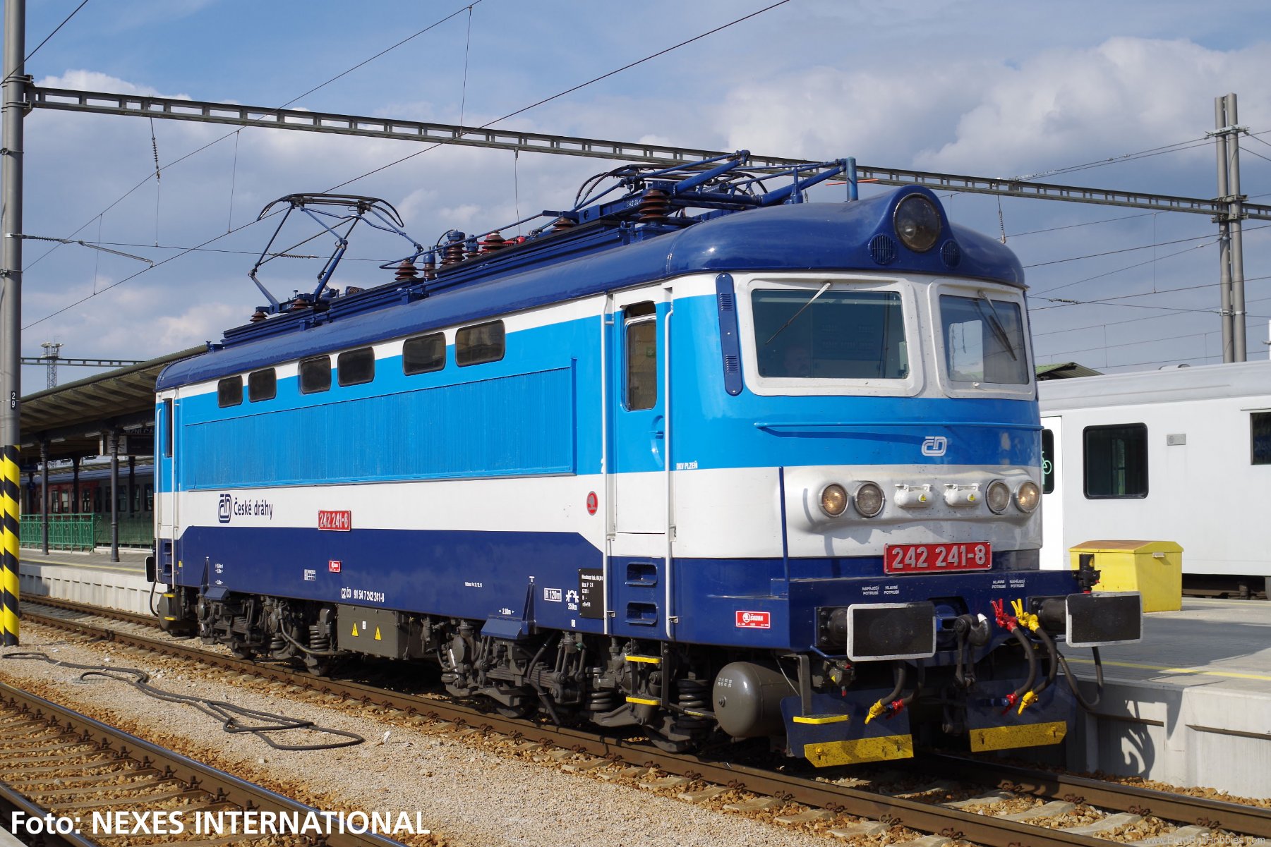 Piko 97412 CD Rh 242 Electric Locomotive (for Marklin Di