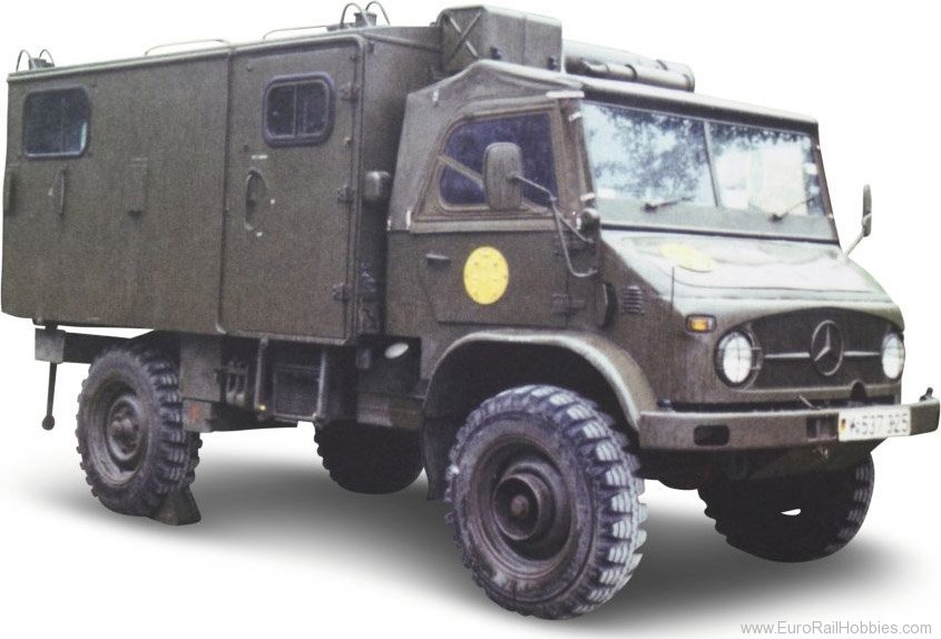 Schuco 450912800 Unimog 404 S box van (1:35)