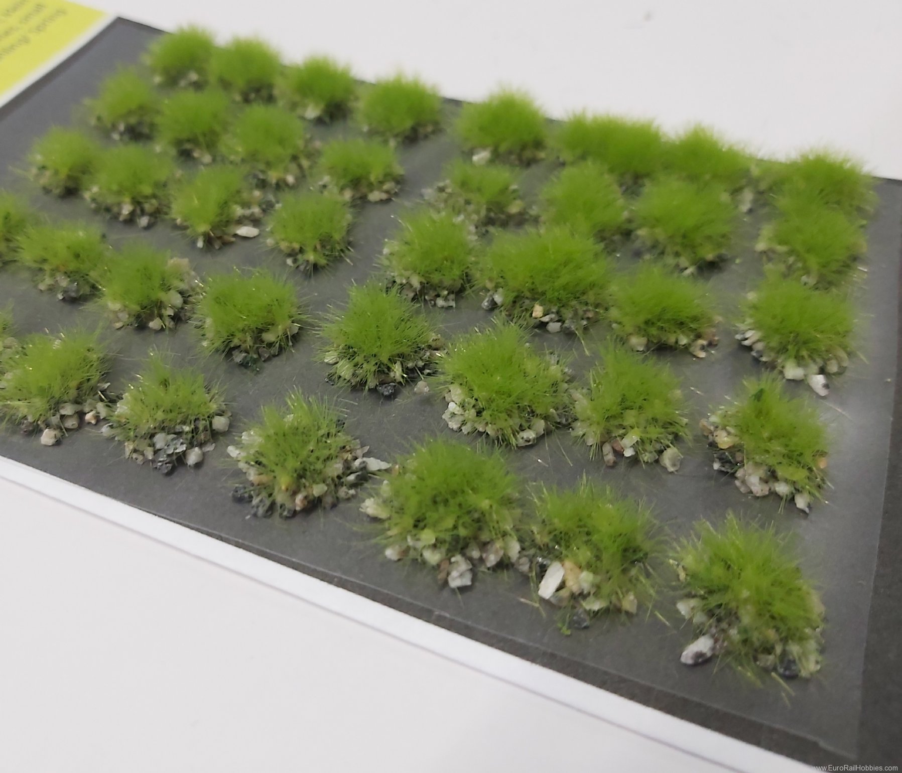 Silhouette Silflor MiniNatur 748-21S Tuft of grass with stones, dark, Spring   15x