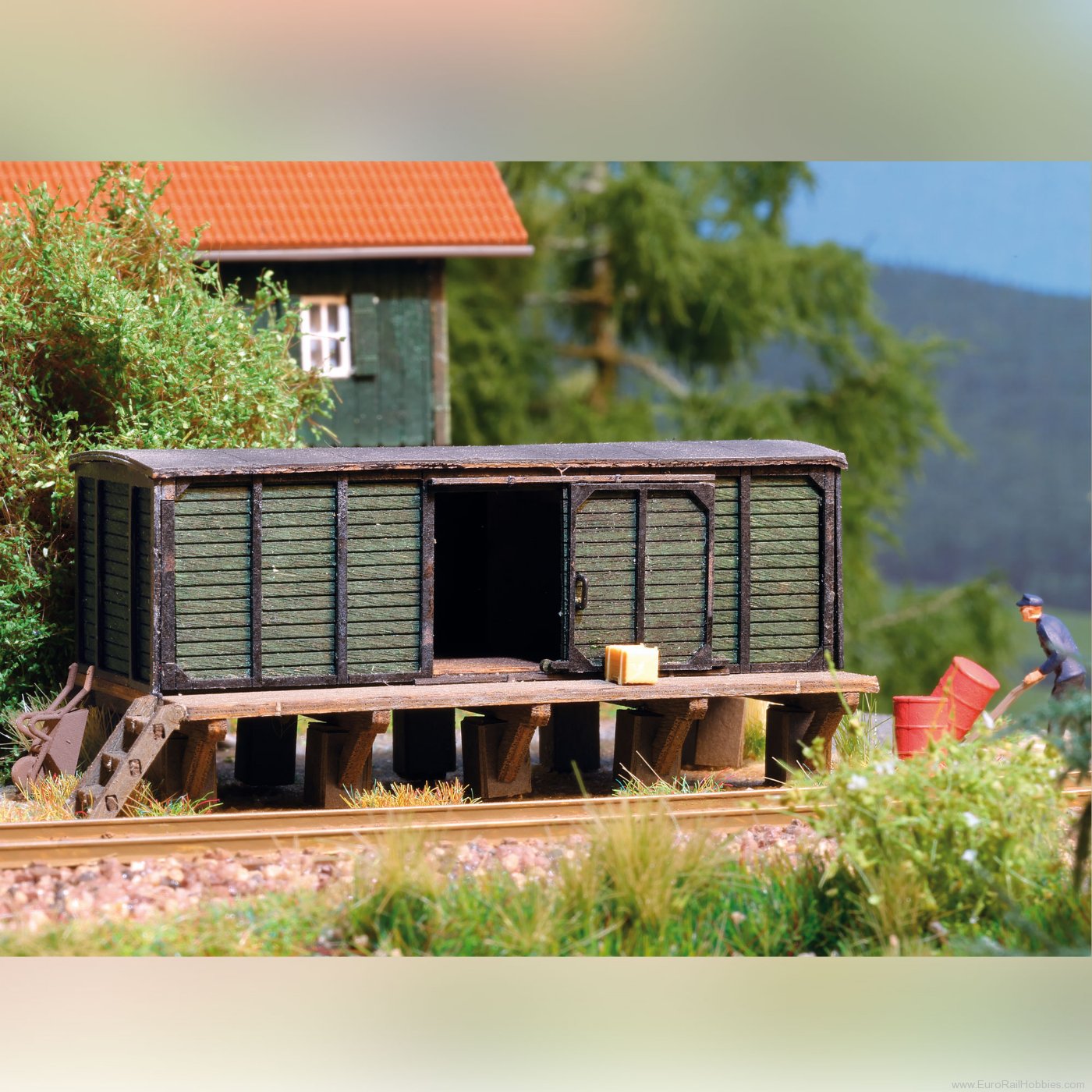 Busch 8829 Busch Wooden shed with ramp
