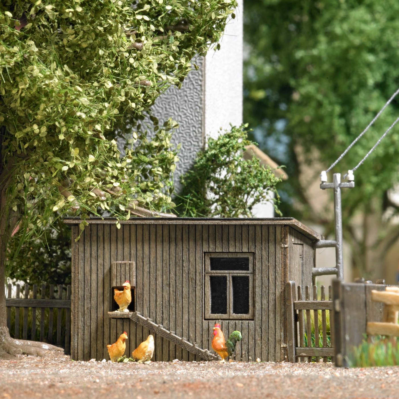 Busch 8877 Busch Chicken coop with chickens