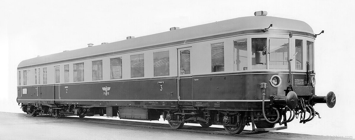 Brawa 44703 Diesel Railcar BR VT137 and Trailer BR VS145 