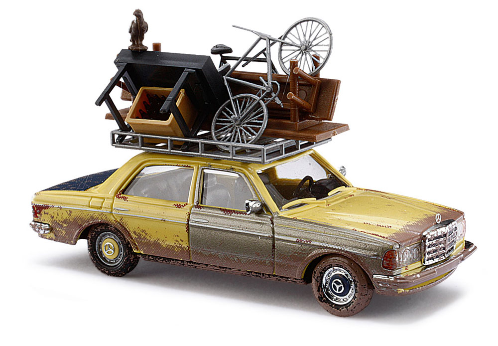 Busch 46858 HO Mercedes W123 Limousine 'Unverwustlich'