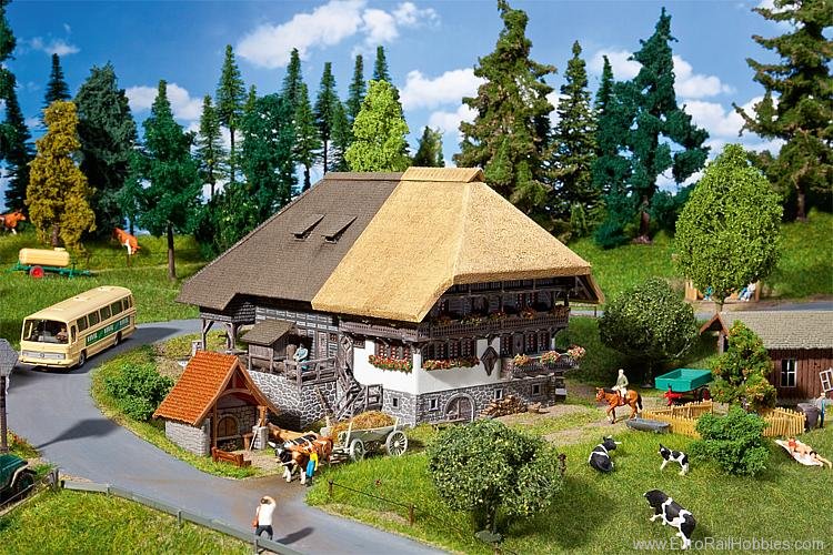 Faller 130534 Black Forest Farm with straw roof