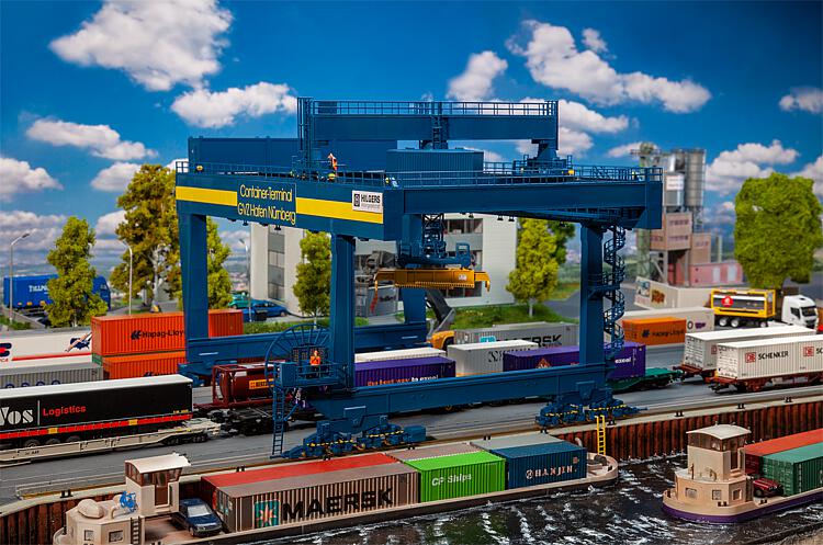 Faller 120291 HO GVZ Hafen NÃ¼rnberg Container bridge-crane