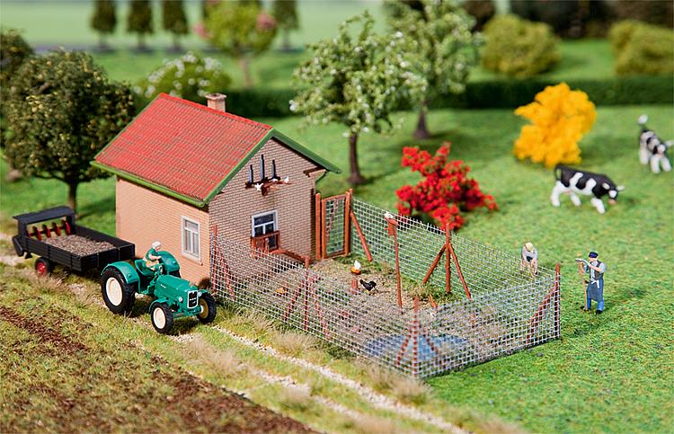 Faller 130328 HO Henhouse with free run pen