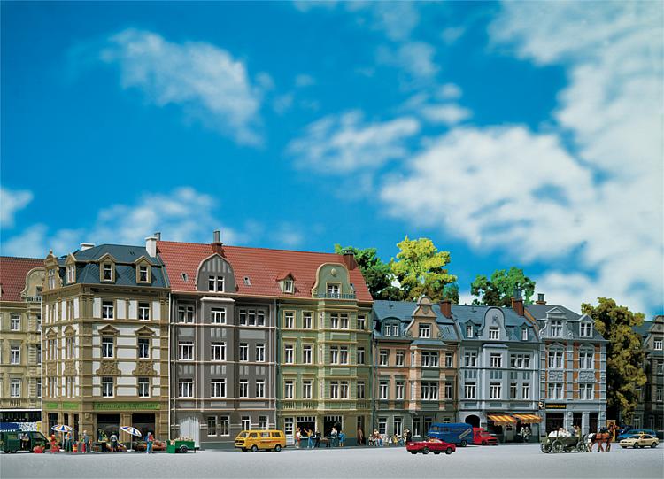 FALLER Beethovenstraße 130702 HOスケール Amazon.com: Faller 130702 2 Row Houses HO Scale Building Kit