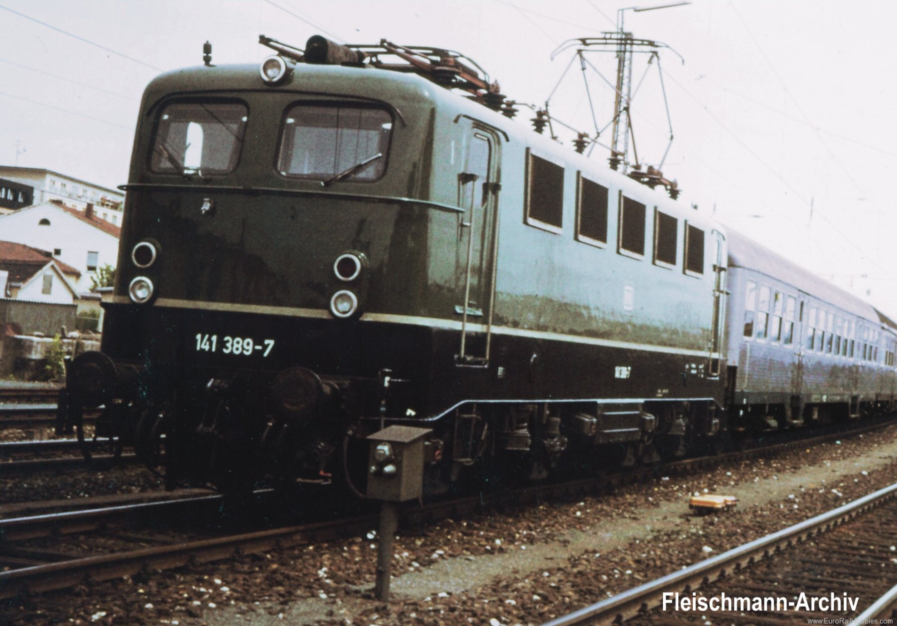 Fleischmann N Rake of 9 DB Inter City Coaches Inc. 8160x6
