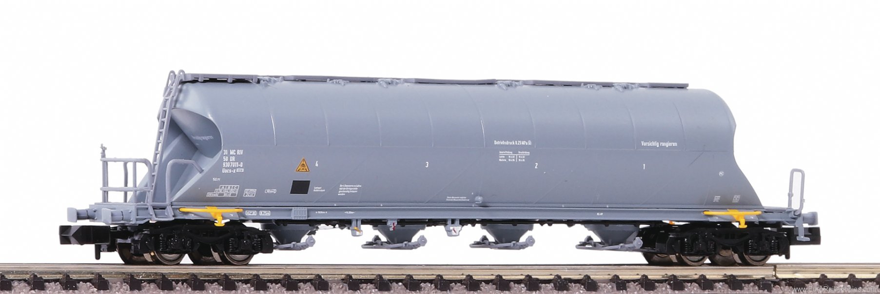 Fleischmann 849001 DR Dust Silo Wagons