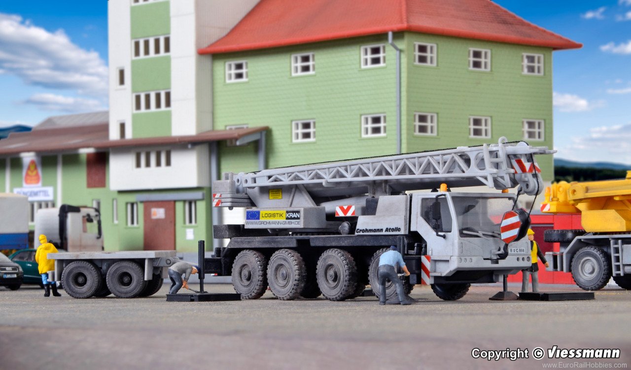 Kibri 13037 H0 LIEBHERR LTM 1050/4 with weight tailer