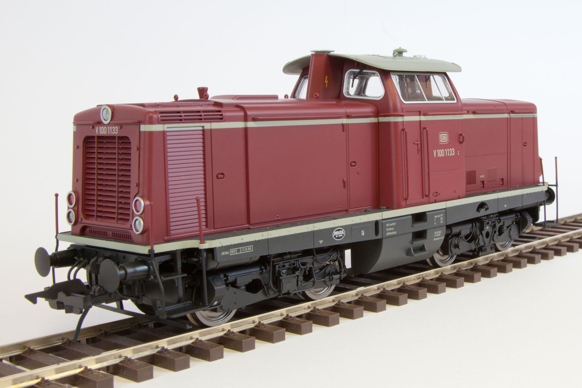 model train locomotives for sale