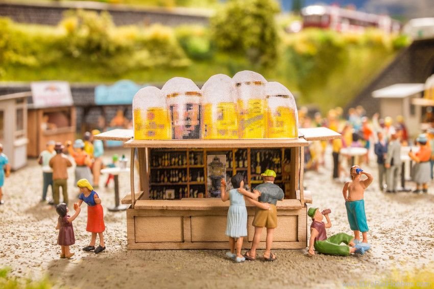 Noch 12025 At The Kiosk