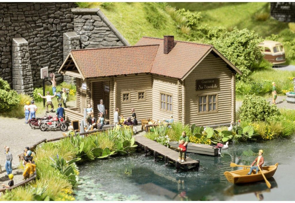 Византийский катафракт. Английская деревенька. Держатель для покраса миниатюр. Модель села. Поселок миниатюр 5 букв.