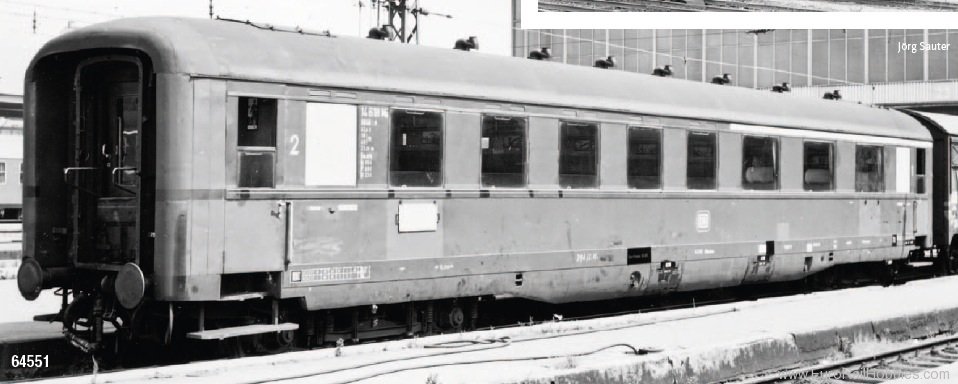 Roco 64551 DB 1st/2nd class skirted coach Schurzenwagen