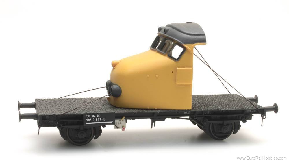 Artitec 20.316.04 Dutch 2-axle flat car with 'Hondekop' yellow