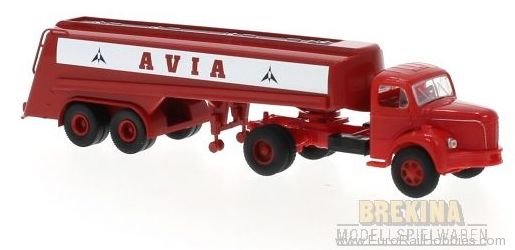 Brekina 85432 1950s Berliet TLR 8 Tractor with Tank Trailer