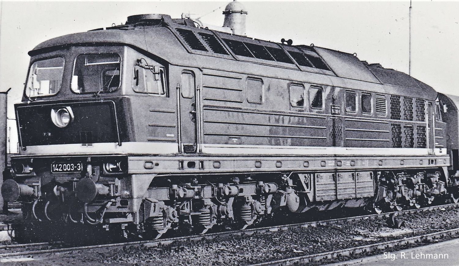 Piko 52779 Diesel Locomotive BR 142 DR IV (Marklin AC Di