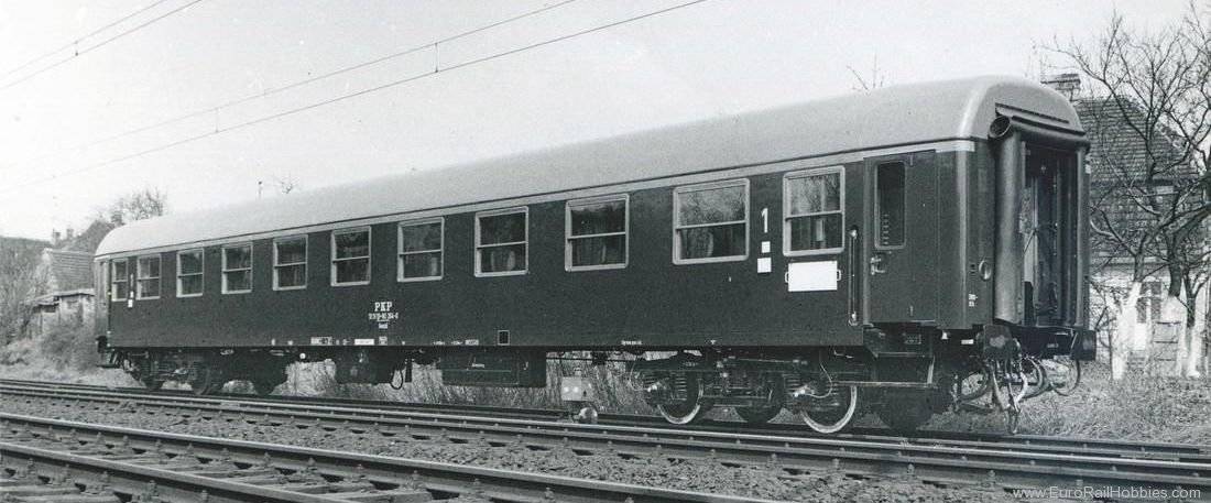 Piko 58389 2-car set Passenger Car= 111A PKP + 112A PKP 