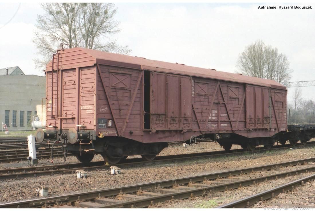 Piko 58470 401K High-capacity boxcar PKP era VÂ  (Piko